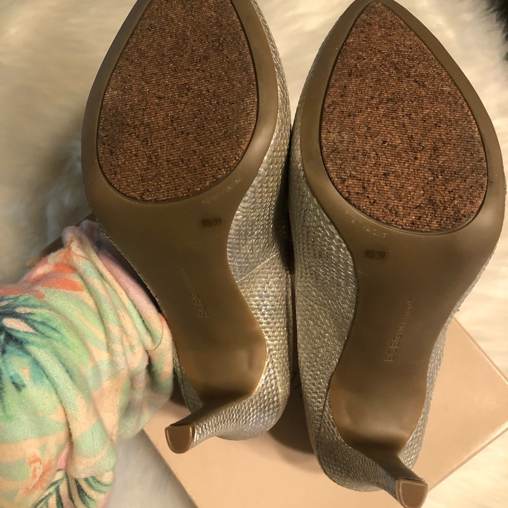 Lightly Worn! - Bcbgeneration Silver Classic Pump… - image 6